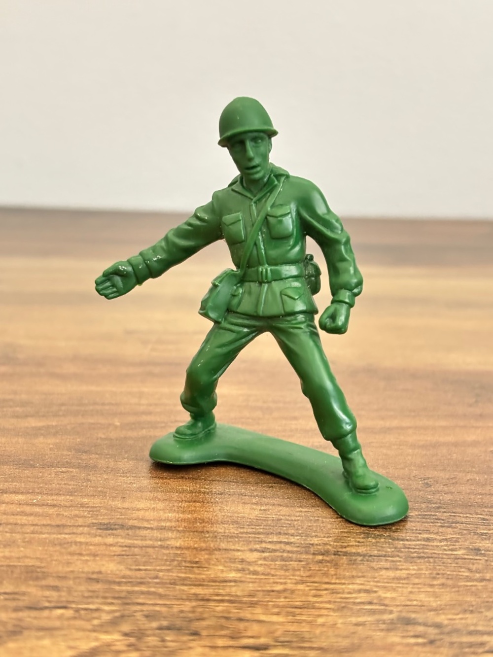 VINTAGE Disney Toy Story Green Army Men Soldier Action Figure Toy Cake Topper